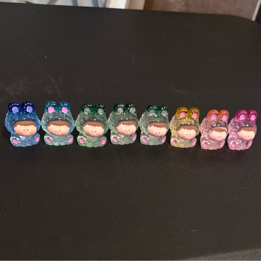 New AMLLS Travel Rabbit Figures. 8 Pieces.